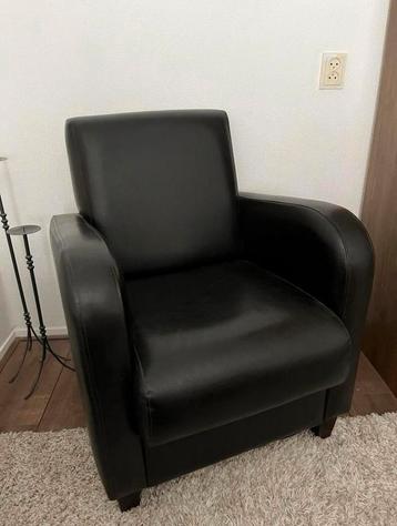 Fauteuil klassiek model zeer goede staat beschikbaar voor biedingen