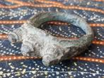 Antieke Oosterse ring van brons met drie stupa's 3,3 cm., Ophalen of Verzenden, Brons
