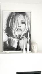 Kate Moss incl lijst, Nieuw, Ophalen of Verzenden, Foto of Poster, 75 cm of meer