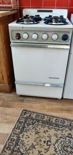 Fornuis met oven tzt te koop. Voor het einde van het jaar.., Witgoed en Apparatuur, Fornuizen, Ophalen, Gebruikt, 4 kookzones