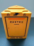 Spaarpot in vorm Franse brievenbus van de Franse post, Ophalen of Verzenden, Gebruikt, Kunststof, Object of Gebouw