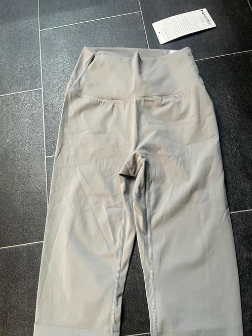 Lululemon Align Legging – Lichtgrijs – XS – Zo goed als n, Kleding | Dames, Leggings, Maillots en Panty's, Ophalen of Verzenden