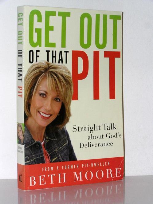Beth Moore - Get out of that pit (about God's deliverance), Boeken, Godsdienst en Theologie, Zo goed als nieuw, Christendom | Katholiek