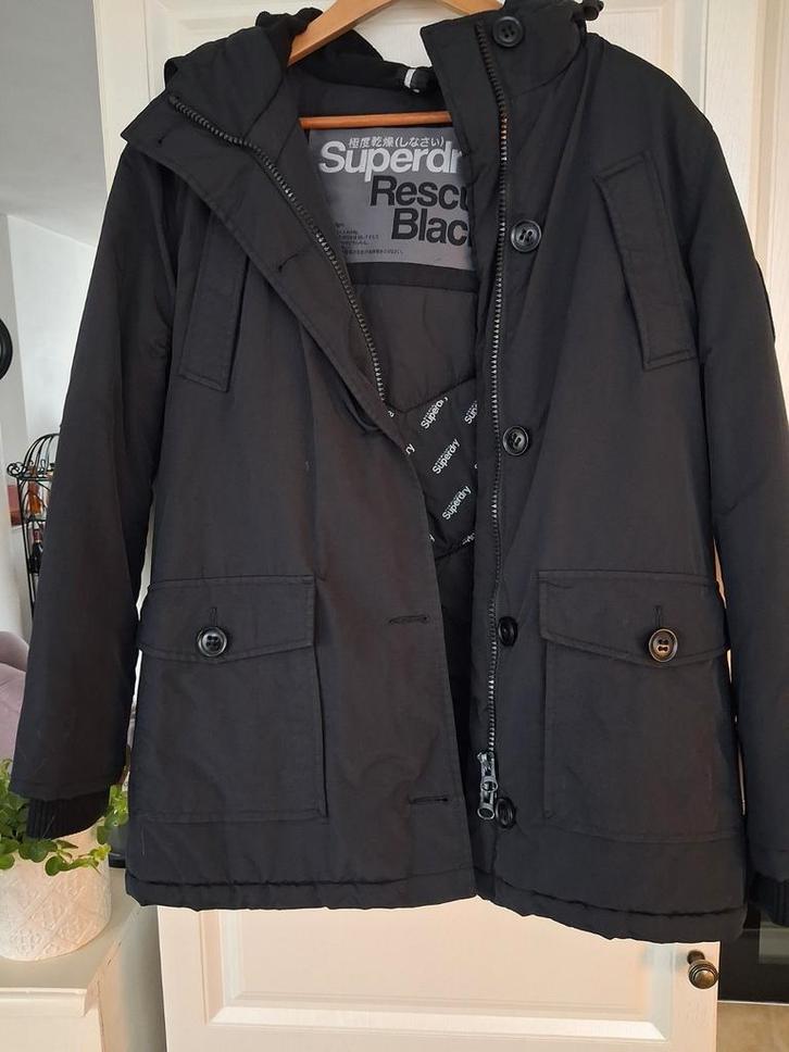 Superdry jas maat medium zwart, Kleding | Dames, Jassen | Winter, Gedragen, Maat 38/40 (M), Zwart, Ophalen of Verzenden