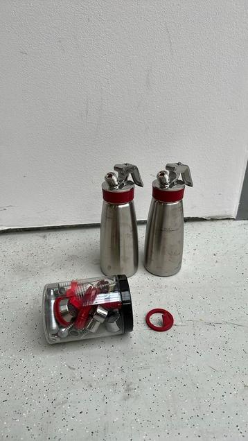 2x iSi Slagroomspuit 0,5L Kidde Als nieuw met accessoires beschikbaar voor biedingen