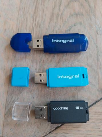 3 USB sticks Integral 2x32GB, USB stick Goodram 1x 16GB beschikbaar voor biedingen