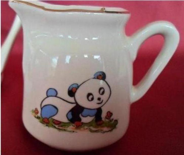 Melkkannetje Panda Douwe Egberts. Kinderserviesje. Porselein, Verzamelen, Speelgoed, Zo goed als nieuw, Ophalen of Verzenden
