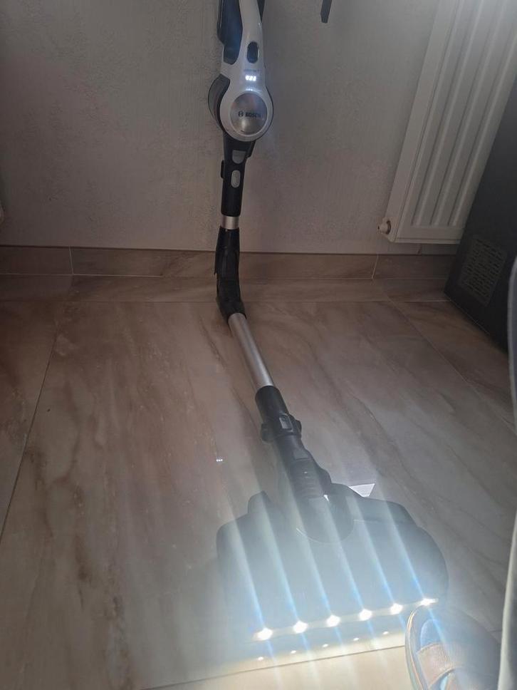 Bosch BBS711W Draadloze Stofzuiger (beschadigd), Witgoed en Apparatuur, Stofzuigers, Gebruikt, Overige typen, Minder dan 1200 watt