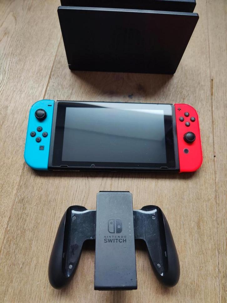 Switch V2 2019, Spelcomputers en Games, Spelcomputers | Nintendo Switch, Zo goed als nieuw, Switch 2019 Upgrade, Met 2 controllers