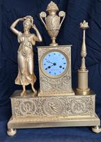 An Empire ormolu mantel clock, Antiek en Kunst, Antiek | Klokken, Verzenden