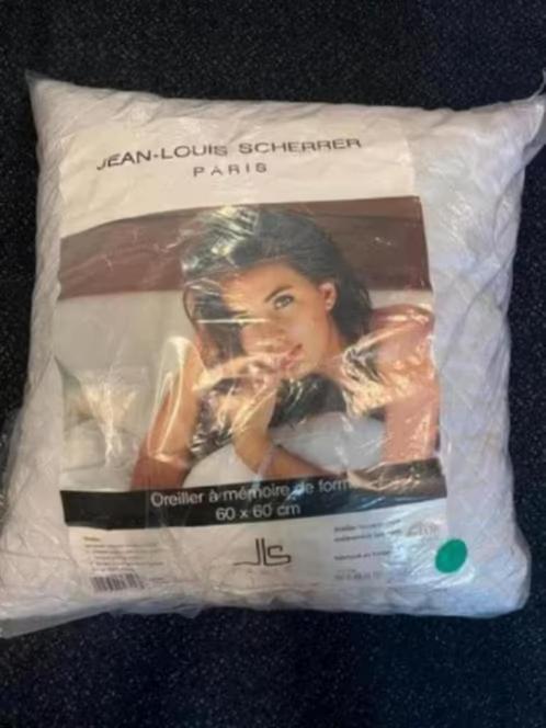 NIEUW! Kussen Jean-Louis Scherrer memory foam 60x60 €31,99, Huis en Inrichting, Slaapkamer | Beddengoed, Nieuw, Kussen, Eenpersoons
