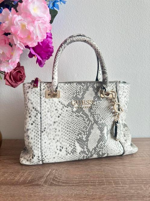 GUESS hanstas python wit/grijs, Sieraden, Tassen en Uiterlijk, Tassen | Damestassen, Zo goed als nieuw, Handtas, Grijs, Ophalen of Verzenden