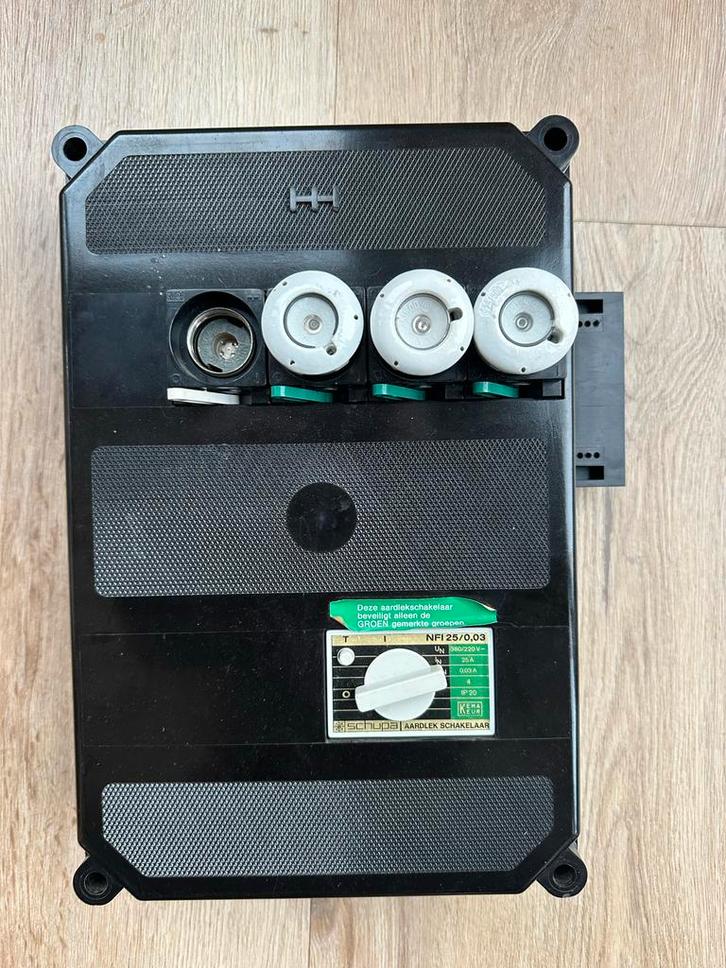 D-patroon groepenkast met aardlek en uitbreidingsmogelijkhei, Doe-het-zelf en Verbouw, Elektra en Kabels, Gebruikt, Overige typen