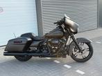 Harley Street Glide 107 – 2018 Custom topstaat, unieke kleur, 2 cilinders, 1749 cc, Motorrijbewijs A, Bedrijf