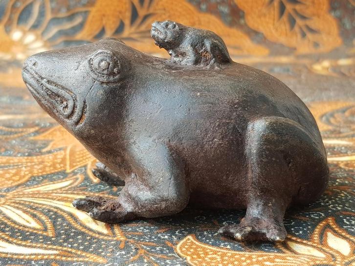 Mooi zwaar antiek Oosters brons beeldje van een kikker., Antiek en Kunst, Kunst | Niet-Westerse kunst, Ophalen of Verzenden