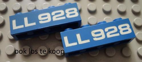 3010p928 (1) 2x blue Brick 1 x 4 with White 'LL 928' Pattern, Kinderen en Baby's, Speelgoed | Duplo en Lego, Gebruikt, Ophalen of Verzenden