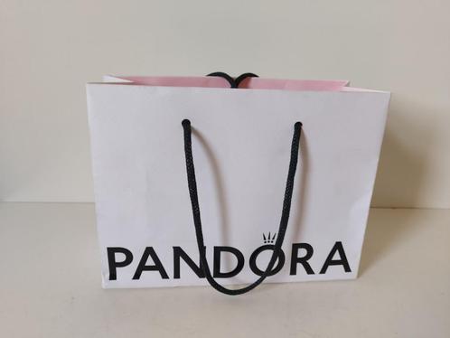 Aangeboden een origineel Pandora sieraden tasje (1), Sieraden, Tassen en Uiterlijk, Armbanden, Nieuw, Wit, Ophalen of Verzenden