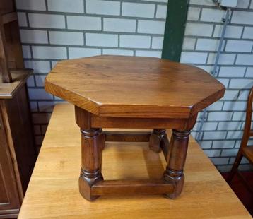 Pracht mooi geheel massief eiken bijzettafel salontafel. Zie beschikbaar voor biedingen