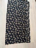 Een bananendoos vol met lappen stof, Overige kleuren, Verzenden, Nieuw, 30 tot 120 cm