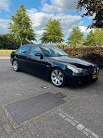 BMW 5-Serie 4.4 I 545 AUT 2004 Blauw, Auto's, BMW, Automaat, Achterwielaandrijving, 1610 kg, 2000 kg
