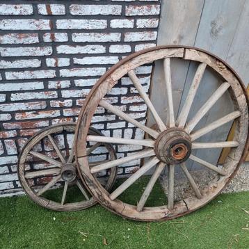 Oude wagenwielen set - decoratie beschikbaar voor biedingen