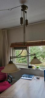 Vintage plafondlamp met 2 lampen  oker/beige/ messing, Huis en Inrichting, Lampen | Plafondlampen, Ophalen of Verzenden