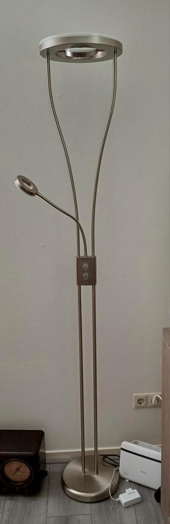 Moderne staande lamp met leeslamp, Huis en Inrichting, Lampen | Vloerlampen, Zo goed als nieuw, 150 tot 200 cm, Metaal, Ophalen