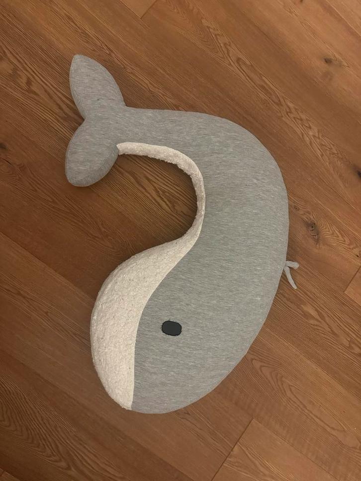 Nanami Voedingskussen Walvis - Zo Goed Als Nieuw, Kinderen en Baby's, Babymode-accessoires, Zo goed als nieuw, Ophalen of Verzenden