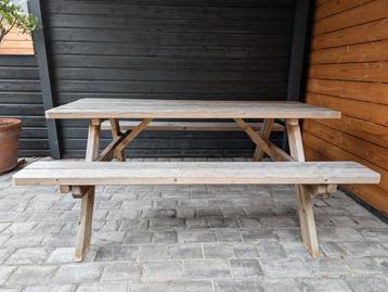 Picknick tafel beschikbaar voor biedingen