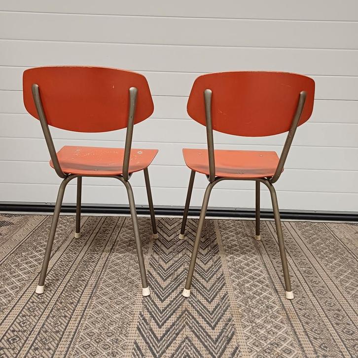 2 x vintage design stoelen schoolstoelen, Huis en Inrichting, Stoelen, Gebruikt, Vijf, Zes of meer stoelen, Bruin, Ophalen
