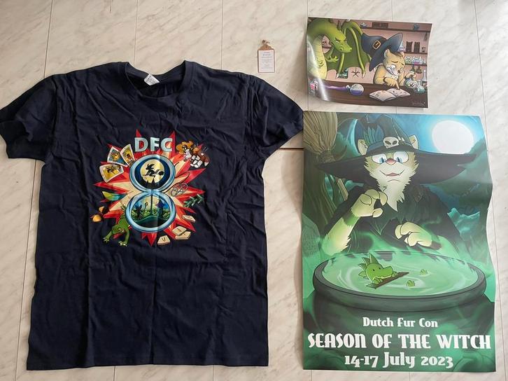 T-shirt (maat M) en Posters van Dutch Fur Con 2023 (Furry), Kleding | Heren, T-shirts, Nieuw, Blauw, Ophalen of Verzenden