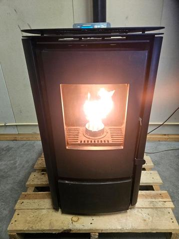 Pelletkachel K Stove 8006 - Goed Onderhouden beschikbaar voor biedingen