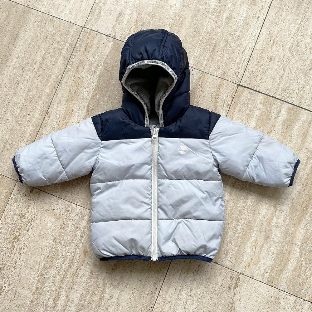 Mooie Gevoerde Timberland Jas - 00 (Maat 9M/cm. 74) € 25,-, Kinderen en Baby's, Babykleding | Maat 74, Zo goed als nieuw, Jongetje of Meisje