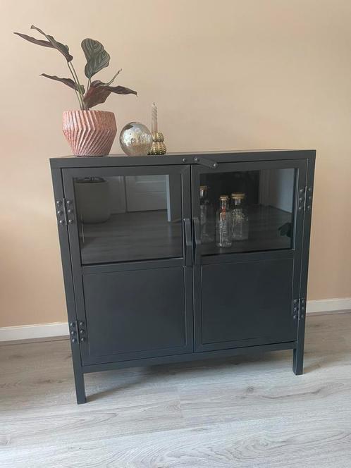 Zeer nette zwarte metalen vitrinekast 75,5 x 75 x 35 cm, Huis en Inrichting, Kasten | Vitrinekasten, Zo goed als nieuw, Minder dan 100 cm