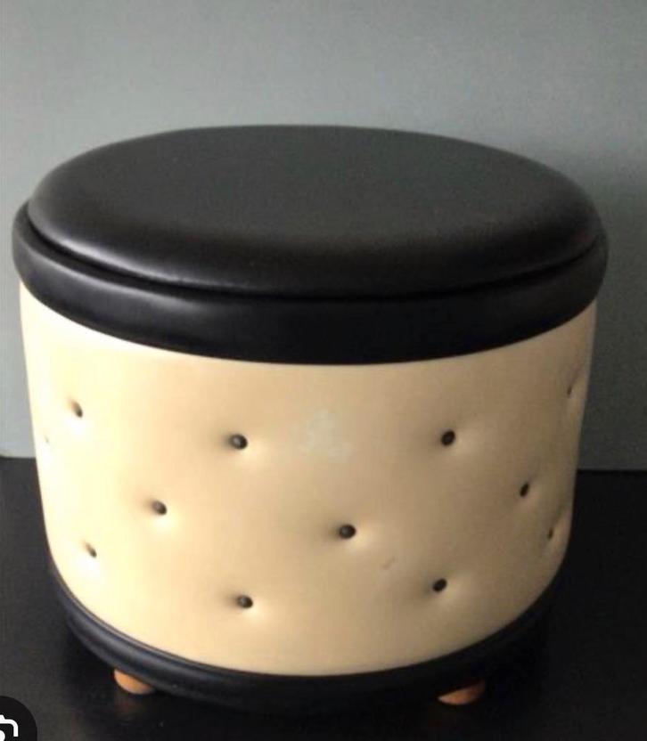 Vintage Poef / Voetenbankje, Huis en Inrichting, Banken | Voetenbanken en Poefen, Gebruikt, Minder dan 50 cm, Rond, Stof, Ophalen of Verzenden