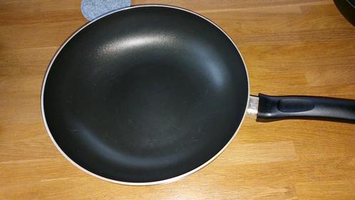Wok diameter 29 cm, gebruikt op gas!, Huis en Inrichting, Keuken | Potten en Pannen, Zo goed als nieuw, Wok, Overige materialen