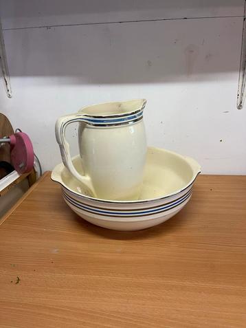 Antieke Emaille Waskom en Kan Set Vintage Decoratie beschikbaar voor biedingen