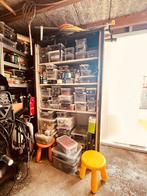 2x hoge metalen kasten met roldeuren, Ophalen