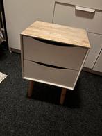 Gratis nachtkastje, Huis en Inrichting, Slaapkamer | Nachtkastjes, Ophalen, Zo goed als nieuw, Minder dan 45 cm