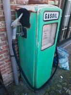 Oude benzinepomp met binnenwerk, Ophalen, Gebruikt