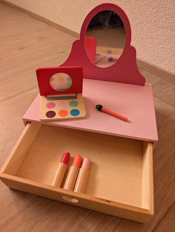 Houten make-up set beschikbaar voor biedingen