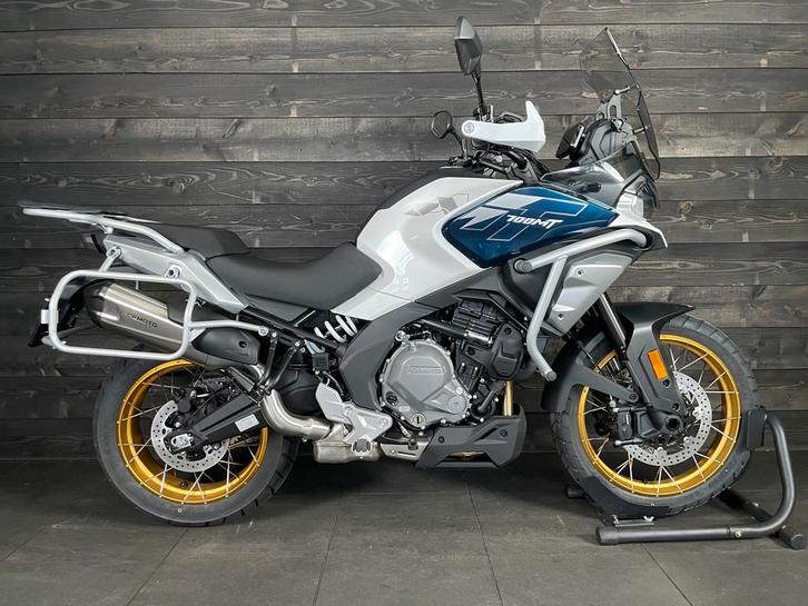 CFMOTO 700MT ADVENTURE WHITE DEMO (bj 2025), Motoren, Motoren | CFMOTO, Bedrijf, Toermotor, meer dan 35 kW