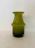 Magnor Norway groen glazen vaas , jaren 80, Gebruikt, Ophalen of Verzenden, Glas, Minder dan 50 cm