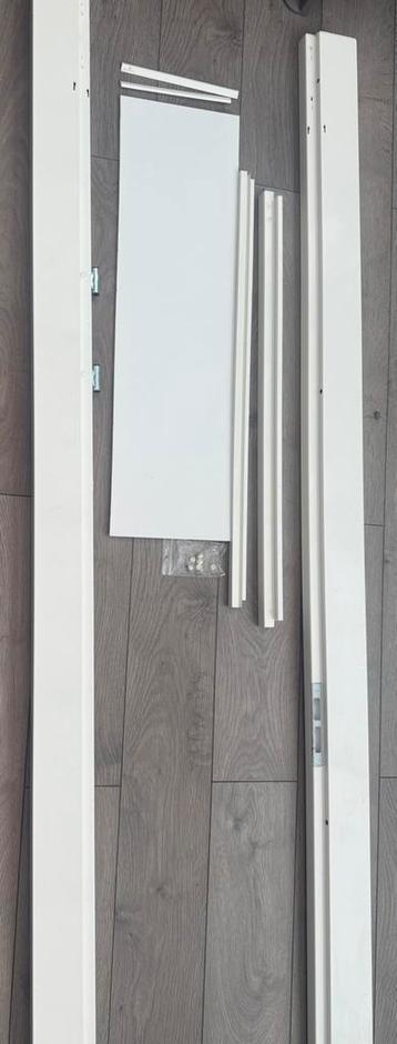 Nieuwe binnendeur met aluminium kozijnen beschikbaar voor biedingen