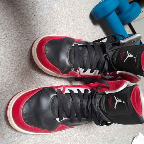 Basketbal schoen, Sport en Fitness, Basketbal, Zo goed als nieuw, Schoenen, Ophalen of Verzenden