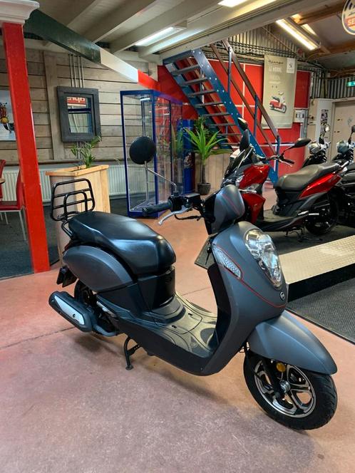 Gebro scooters: Sym mio 50i 45KM BJ2019 grijs, Fietsen en Brommers, Scooters | SYM, Gebruikt, Mio, Maximaal 45 km/u, Benzine, Ophalen