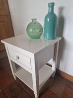 Leuk wit bijzettafeltje voor naast de bank of bed!, Ophalen, Zo goed als nieuw