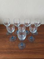 8 vintage Luminarc France wijnglazen Azur blauwe voet, Verzamelen, Glas en Borrelglaasjes, Ophalen of Verzenden, Zo goed als nieuw