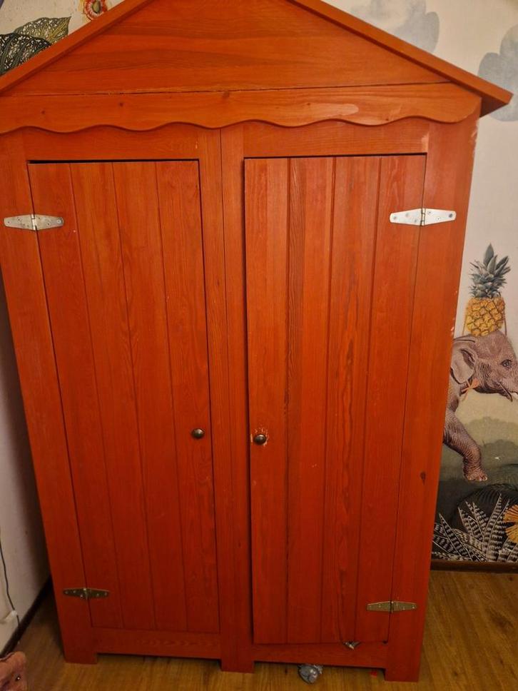 Ruime kinderkledingkast met dak, Huis en Inrichting, Kasten | Kledingkasten, Ophalen