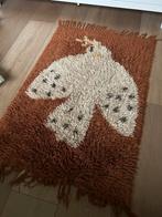 Fluffy donkerbruin vloerkleed met vogel, Huis en Inrichting, Stoffering | Tapijten en Kleden, Gebruikt, Bruin, Rechthoekig, 50 tot 100 cm